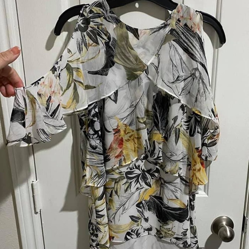 WHBM short sleeve with cut out shoulders